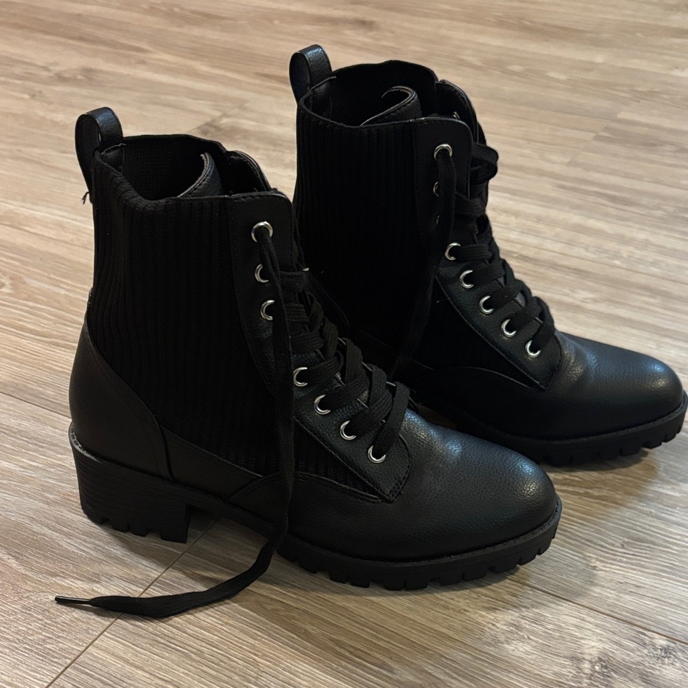 Black Lace-Up women’s Boots